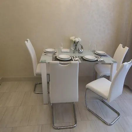 Luxury In The Middle Of * Prag