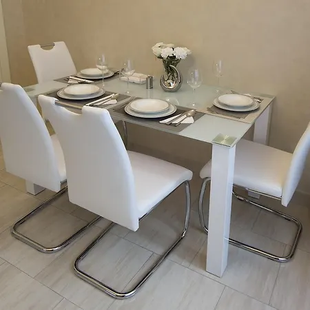 Luxury In The Middle Of Apartment